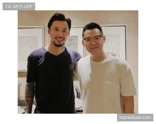 看张琳芃朋友圈：抱娃的手腕比开豪车还熟练，这反差我承受不起
