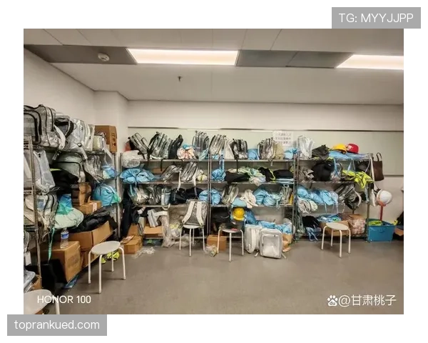 贝林厄姆随手买件外套的钱,我一算工资就怀疑人生 贝林厄姆随手买件外套的钱,我一算工资就怀疑人生